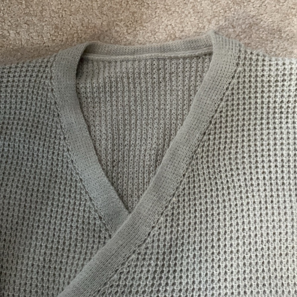 Adorable Over-Sized Faux Wrap Sweater Size Medium NWOT - Picture 2 of 6